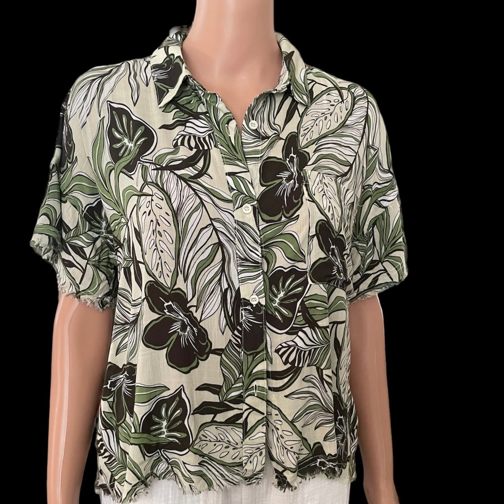Philosophy | Tropical button up shirt | Size Medium | New with tags